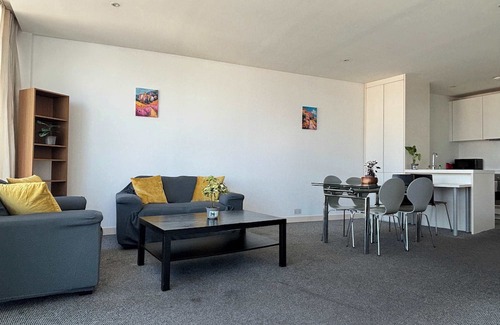 Birmingham City Centre Apartment | City Skyline Stay in Iconic Rotunda, 2B2B Apt