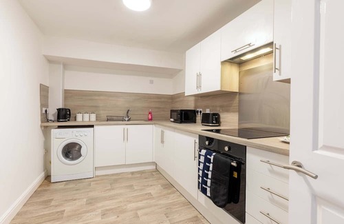Whitehaven Apartment | Fabulous 1 Bed Harbour-side Apartment with Balcony