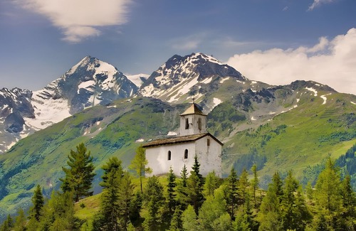 Valloire Ski Chalet | Chalet 'L'Orée' with Mountain View, Private Garden and Wi-Fi
