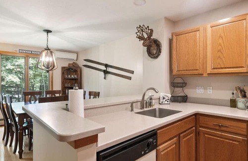 Lincoln House | Large Condo at Forest Ridge! Hot Tub*Pool*Shuttle