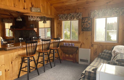 Maidstone House | 3 Bedroom Lakefront home on Maidstone Lake