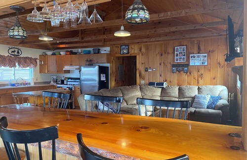 Maidstone House | 3 Bedroom Lakefront home on Maidstone Lake