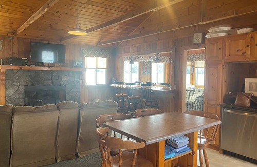 Maidstone House | 3 Bedroom Lakefront home on Maidstone Lake
