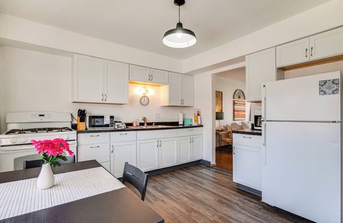 Menomonee Falls Condo | Menomonee Falls Condo 12 Mi to Lake Michigan!