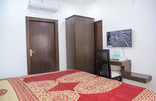 Taj Ganj Bed & Breakfast | Aradhana's Home Stay Deluxe Room
