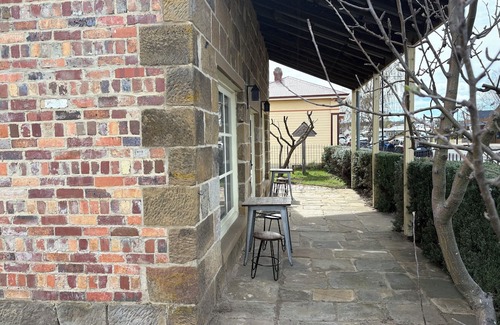 Oatlands Cottage | The Podium - Modern Cottage - Central Oatlands Accommodation, Tasmania