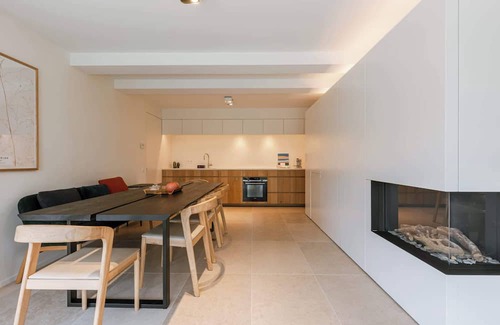 Lichtervelde House | Cozy Village Getaway with Garden views & Parking