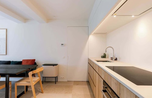 Lichtervelde House | Cozy Village Getaway with Garden views & Parking