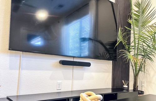Greeley House | Modern Private 1BR + Bath Access
