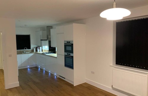 South Ockendon House | Charming and Spacious 4-bedroom building in South Ockendon 30 minutes to London