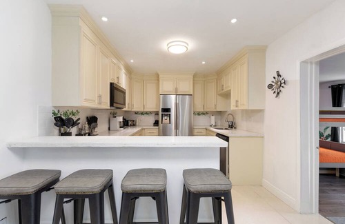 Pompano Beach House | Luxe Coastal Escape King BD Heated pool WaterFront