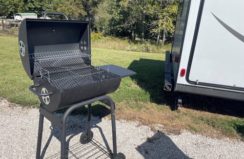 Se Ree House | Living the Lake Life 2 Bedroom Camper at Rough River Lake