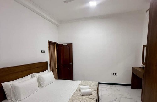 Hendala Apartment | 15 minutes to Port City and Galle Face Greens!