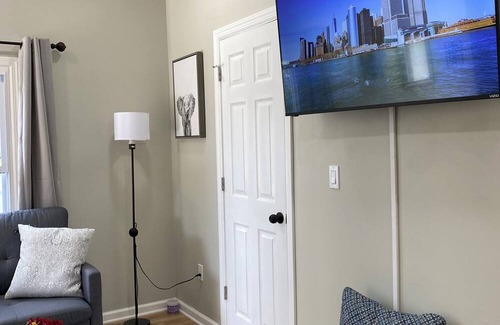 Vauxhall Apartment | Private and cozy - 2BR Retreat 10 mins to EWR - 35mins to NYC