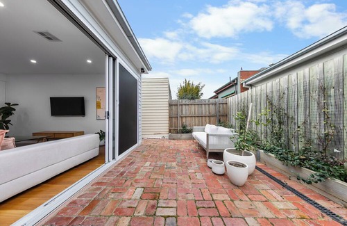 Williamstown House | Bay breezes, historic charm, and modern luxury -welcome to your perfect retreat.
