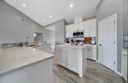 Riviera House | Soothing 3-bedroom house with AC in Riviera