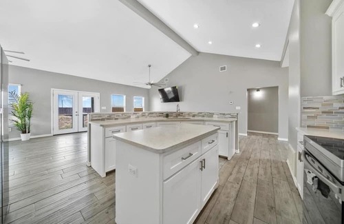 Riviera House | Soothing 3-bedroom house with AC in Riviera