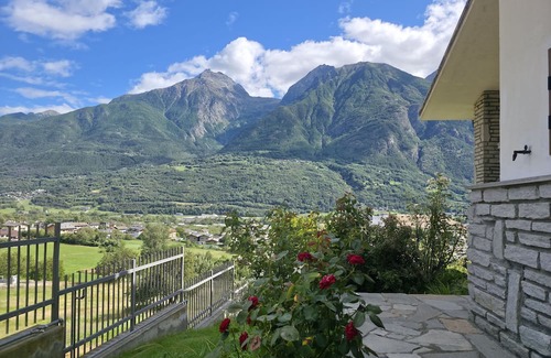 Villair-Amerique Apartment | Lighthouse Retreat – Relax in a Peaceful Garden with Breathtaking Mountain Views