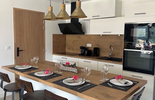 Saint-Vallier Apartment | Apartment with breathtaking view of the Rhône, in a quiet location free parking