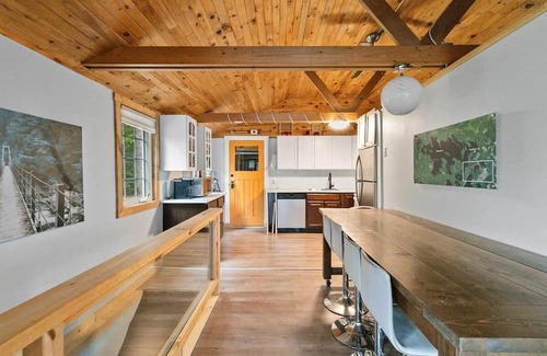 Lunenburg County Cottage | Charming Cottage on the Lake - Family and Pet Friendly