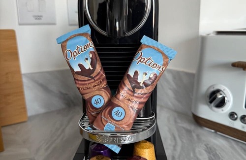 Rosliston House | Rivoli Brook, Stylish 3-Bed House ideal for Work & Family Stays