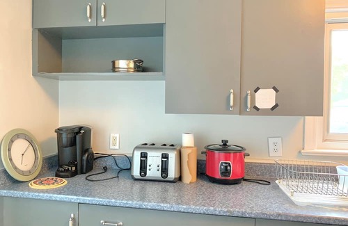 Oakville House | Cozy and Cheerful 2 bedroom home