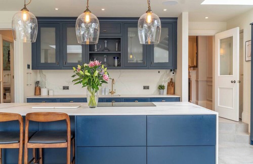 Thamesfield House | Designer 6-Bed Putney Home with AC