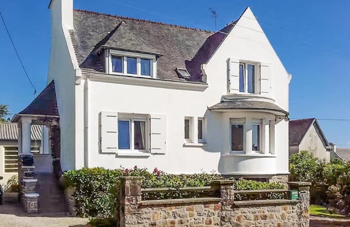 St.-Martin-des-Champs House | 5 bedroom lovely home in Saint-Martin-des-Champ