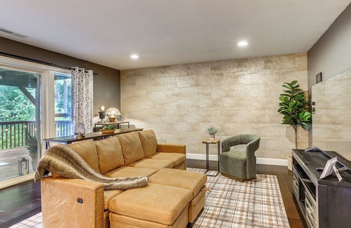 Pleasant Valley Apartment | Commuter-Friendly Vancouver Rental w/Yard