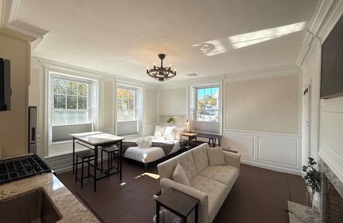 Exeter Apartment | Hale Loft w/kitchen, bath, laundry next to PEA