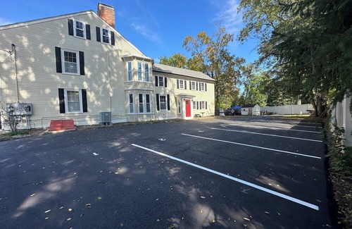 Exeter Apartment | Hale Loft w/kitchen, bath, laundry next to PEA