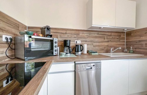 Saint-Martin-de-Crau House | Nice home in Saint-Martin-de-Crau with WiFi
