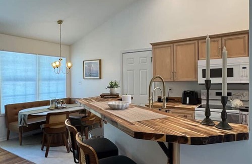 Rockwood House | Shady Grove | Pet-Friendly 2 Kings No Chores