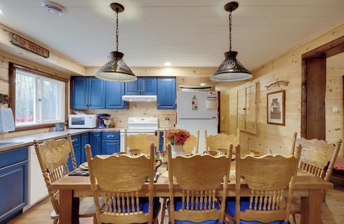 Land O Lakes Cottage | Peaceful Nature Escape on Little Portage Lake!