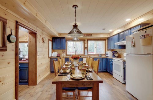 Land O Lakes Cottage | Peaceful Nature Escape on Little Portage Lake!