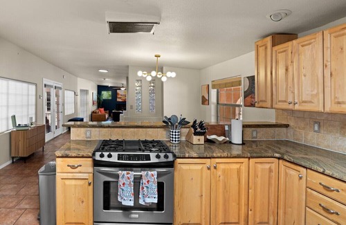 Alamogordo House | White Sands Retreat|Indoor Pool|Minigolf|Game Rm