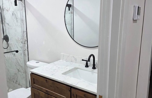 Blossvale Apartment | Charming 2-bedroom apartment in Blossvale with AC