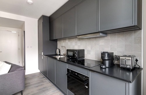 Stratford and New Town Apartment | Blueground | Stratford, pool, nr Queen Elizabeth Park