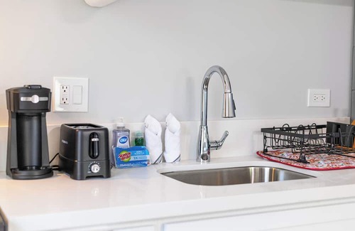 Pacific Heights Apartment | Aloha Comfort Stay One Bedroom/Patio