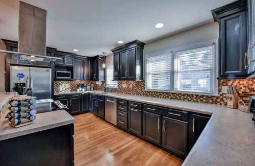 Tuscaloosa House | TuscaLodge: Close to Stadium, Big on Comfort!