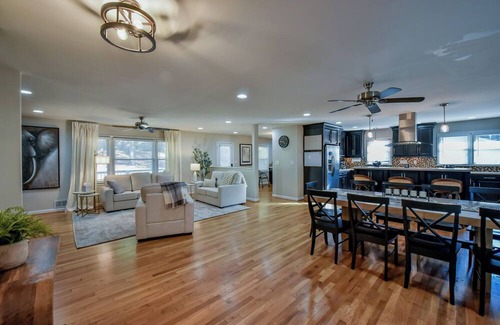 Tuscaloosa House | TuscaLodge: Close to Stadium, Big on Comfort!