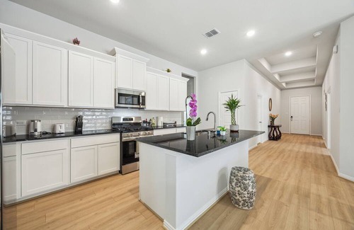 Friendswood House | Friendswood Luxe Stay-2025 New 4-Bedroom House, Near Mall, Sam’s,I-45,Everything