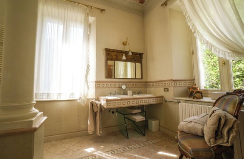 Castelvetro di Modena Bed & Breakfast | Villa Messori Spa, Private wellness among vineyards with terrace breakfasts.