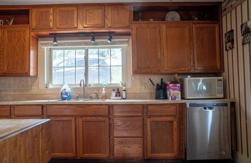 Squires Cabin | Rustic Elegance in the Ozarks — Stay at the Historic Hilton Inn