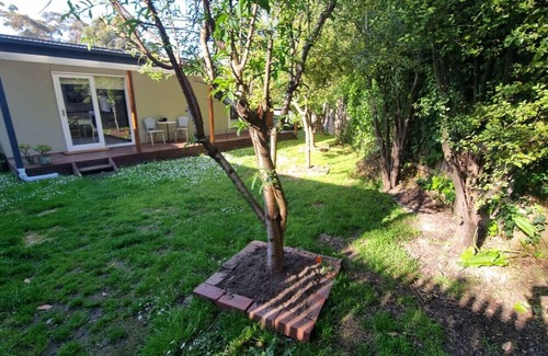 Croydon North House | Between the Yarra Valley, City, wineries. Pets