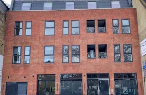 North Finchley Apartment | Luxury and Spacious 1BR Flat Sleeps 4 with Private Patio I Excellent Location