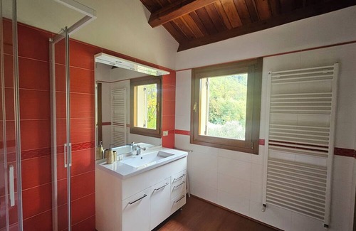 Torreglia Bed & Breakfast | B&B Villa Euganea, double room with private bathroom overlooking Hills