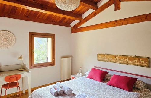 Torreglia Bed & Breakfast | B&B Villa Euganea, double room with private bathroom overlooking Hills
