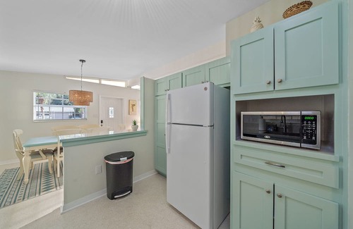 Vamo House | Water Access Retreat | Kayak + Hot Tub