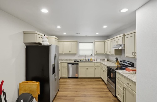 Sapulpa House | Cozy 2-bedroom townhome in awesome Sapulpa with AC